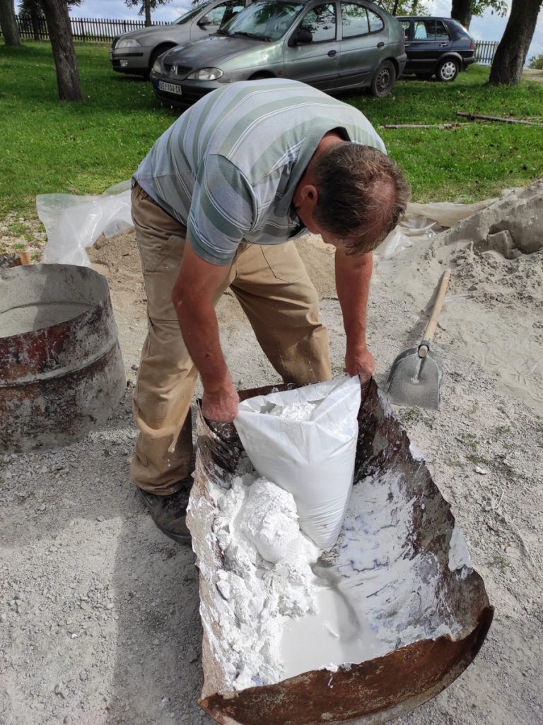 a worker prepairing lime for mortaring