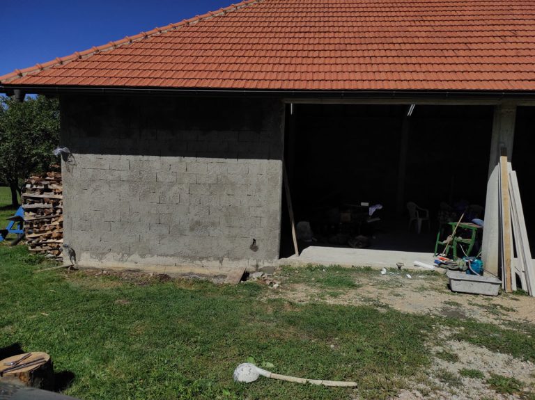 a garage exterior with omratared wall
