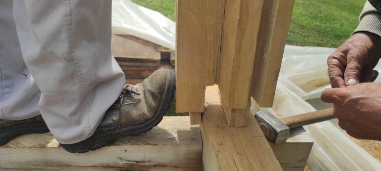 workers install a new cottage pilar