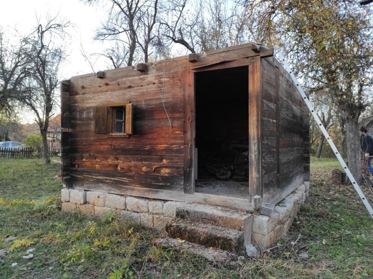 an old wooden cottage disassembling process