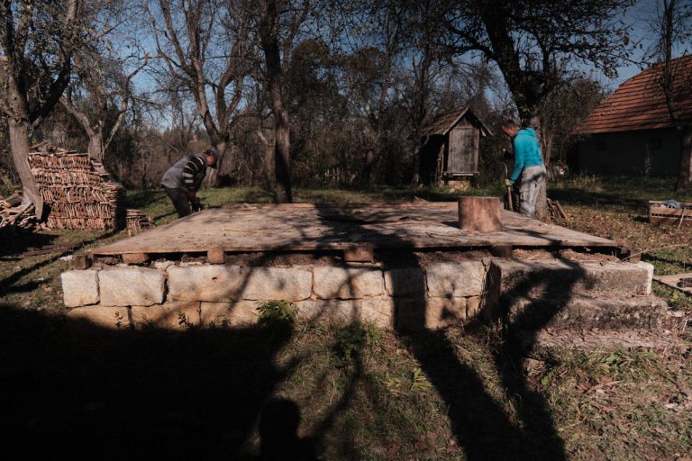 an old wooden cottage disassembling process