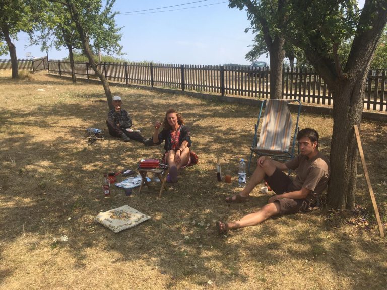 mother-cameraman-rest-trees-shadow