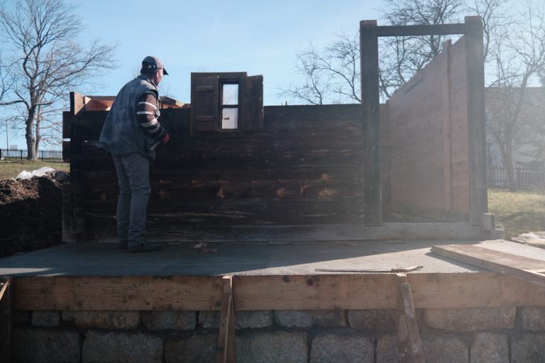 workers assembling a wooden cottage