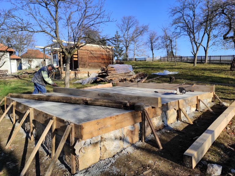 workers assembling a wooden cottage