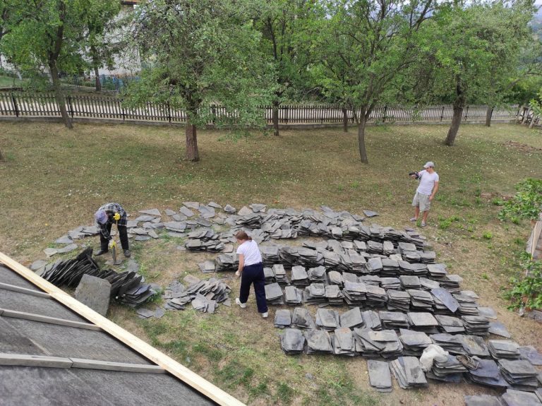 workers selecting stone slates